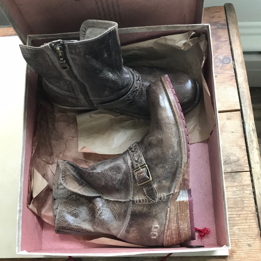 Bed Stu Shaela brown boots new in box